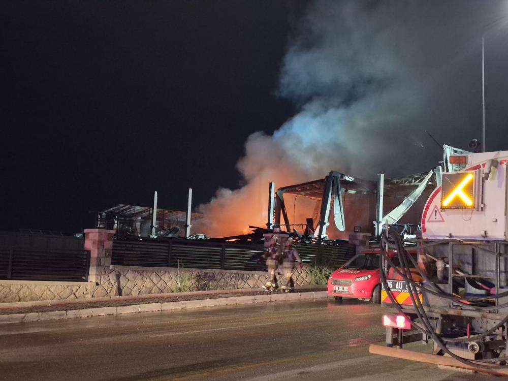 OSB’deki fabrikada çıkan yangın 5 saatte söndürüldü 17